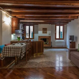 calle-del-forno-apartment.hotelinveneto.com/
